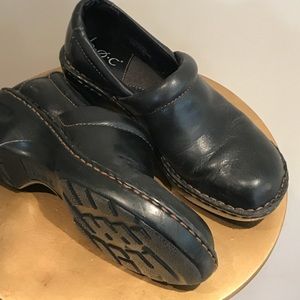 Comfortable flat black shoes